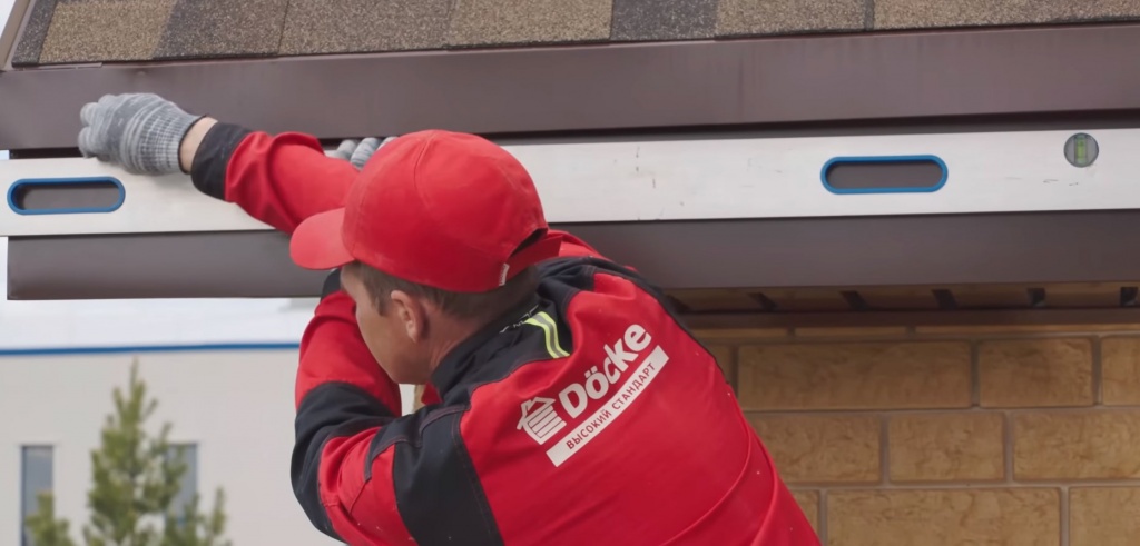 Монтаж водосточной системы Дёке STAL. — Docke.Ru